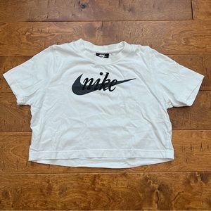 Nike Cropped Tee